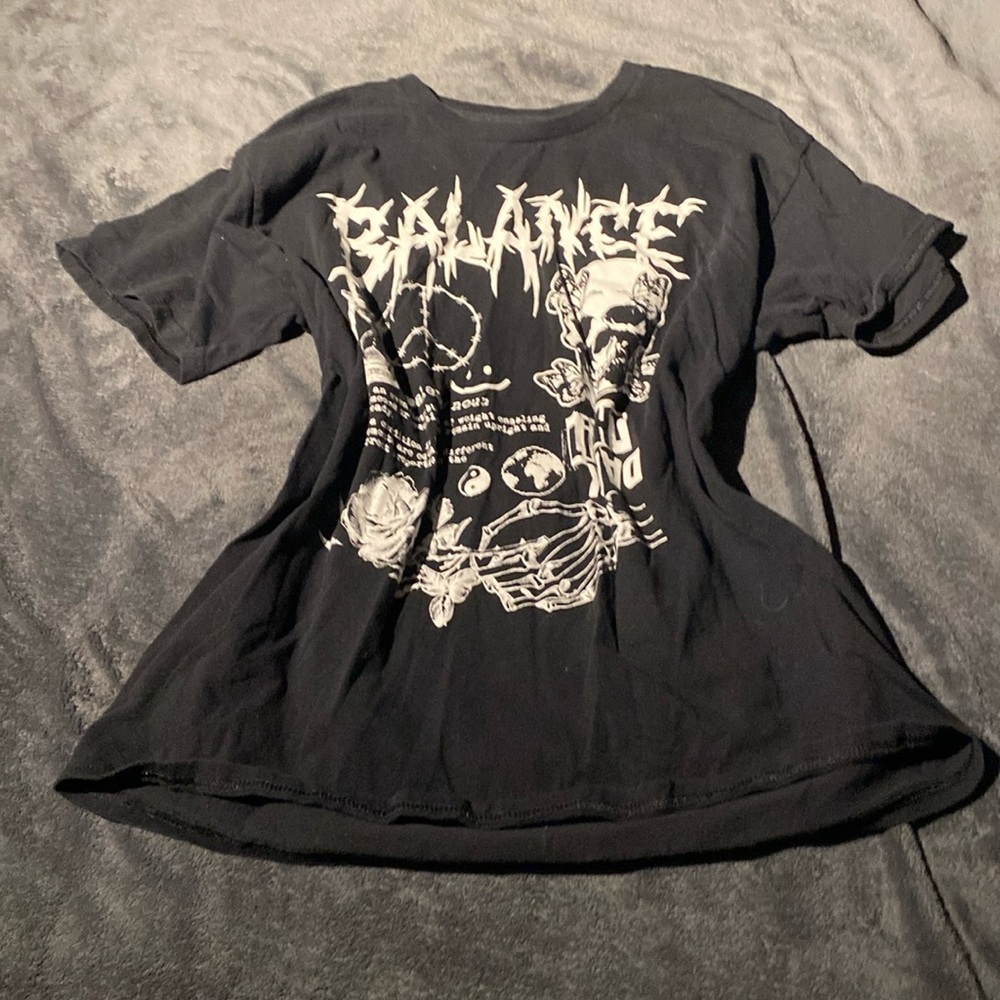 Dom
 Large black graphic t